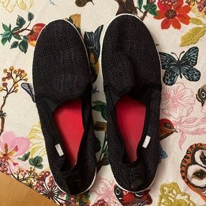 Women’s Size 10 Sanuk slip on.